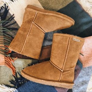 Bearpaw boots size 5
